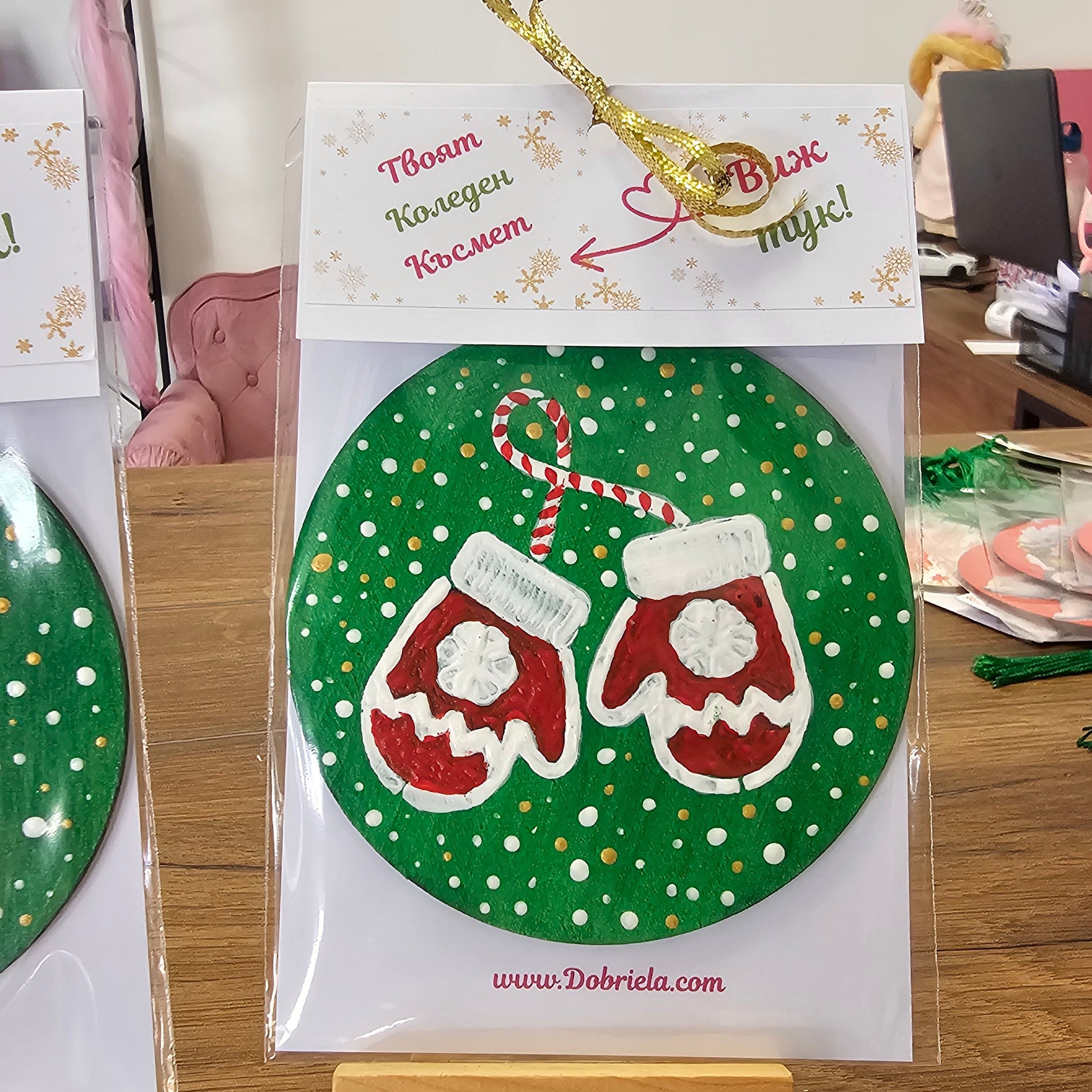 Ръчно рисувана подложка за чаша с Коледно късметче  🎄