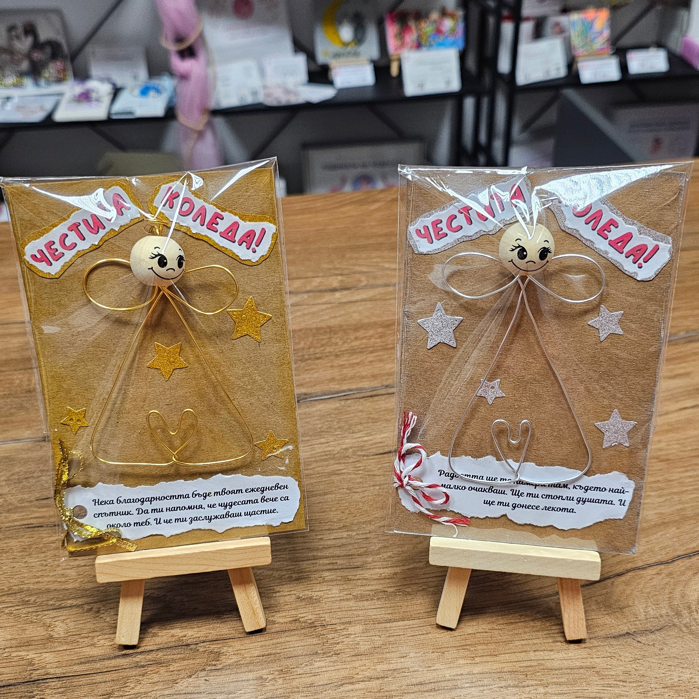 Ръчно изработена Коледна картичка с играчка ангелче и празнично пожелание ✨