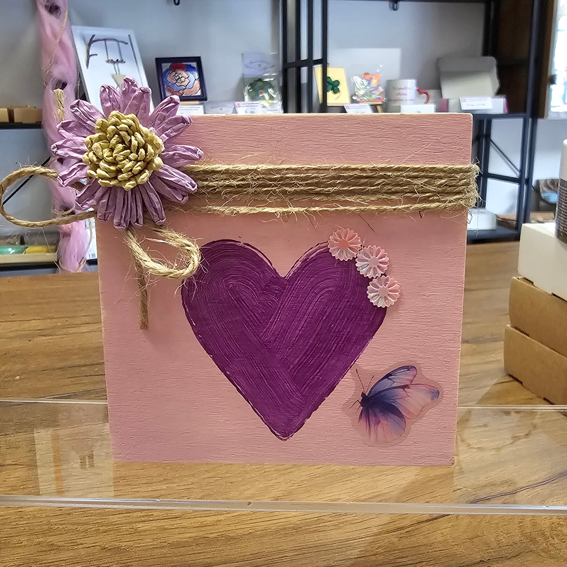 Там, където живее любовта - картина с изненада