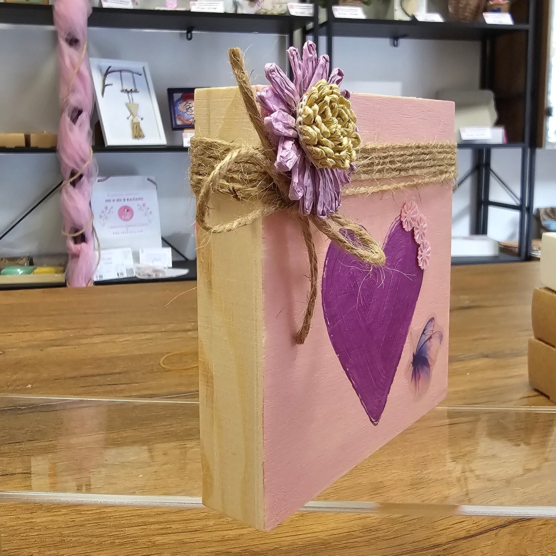 Там, където живее любовта - картина с изненада