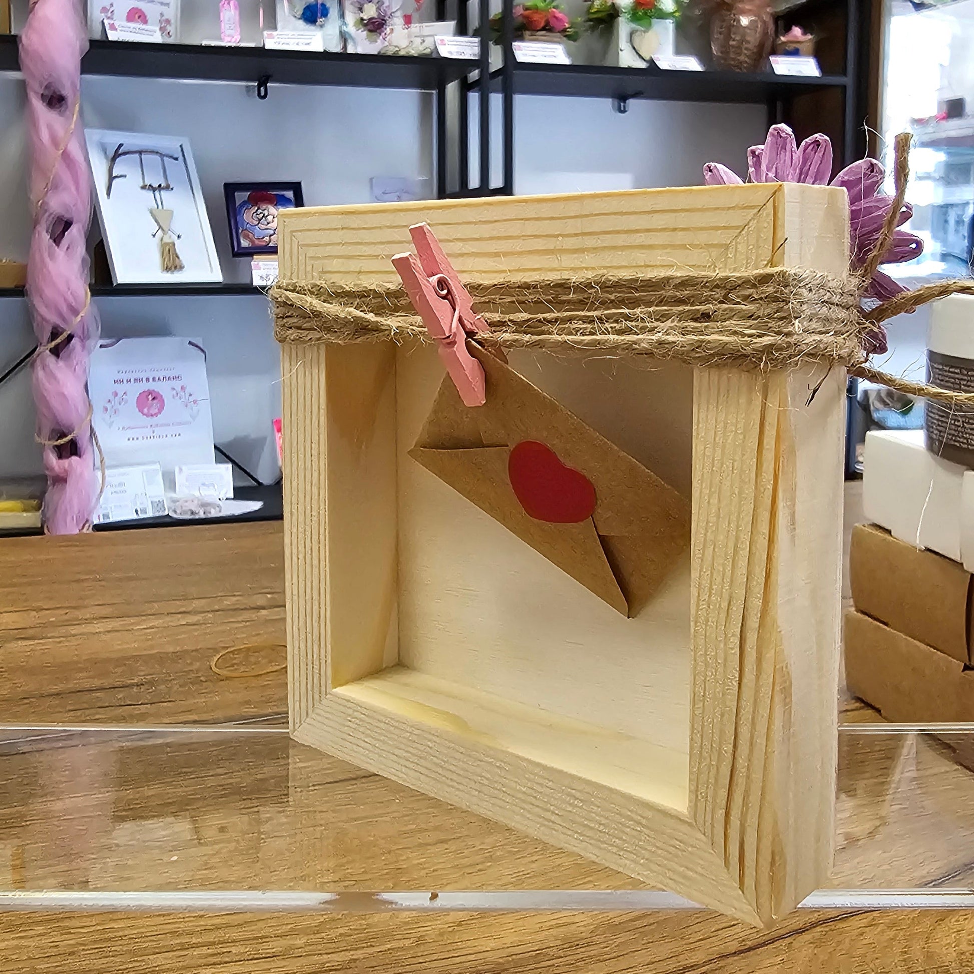 Там, където живее любовта - картина с изненада