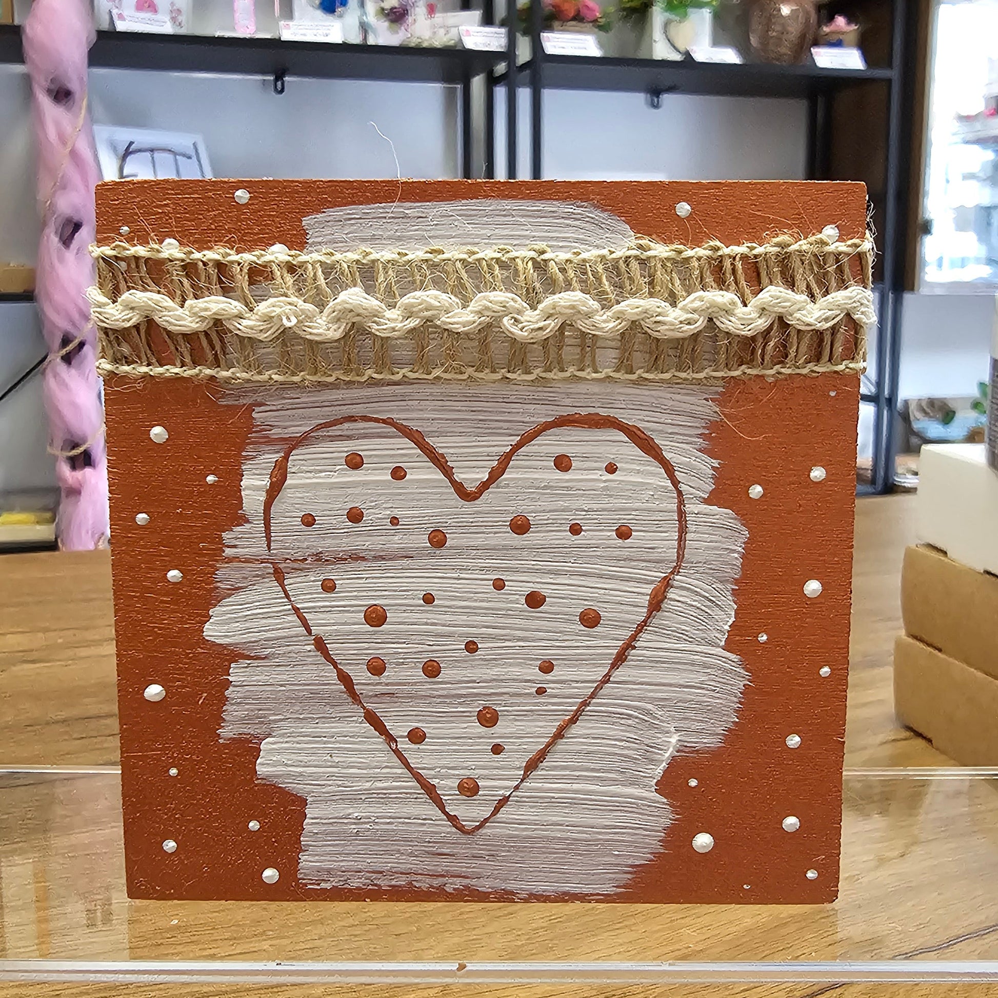 Там, където живее любовта - картина с изненада