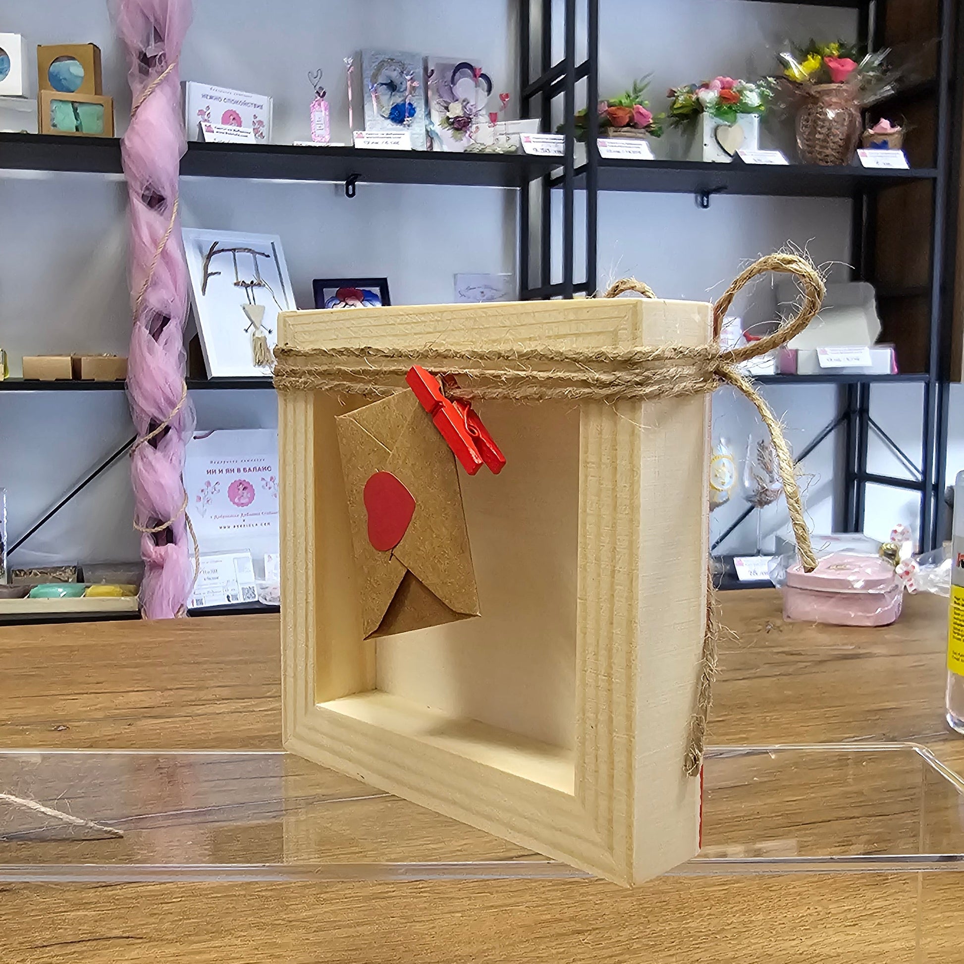 Там, където живее любовта - картина с изненада